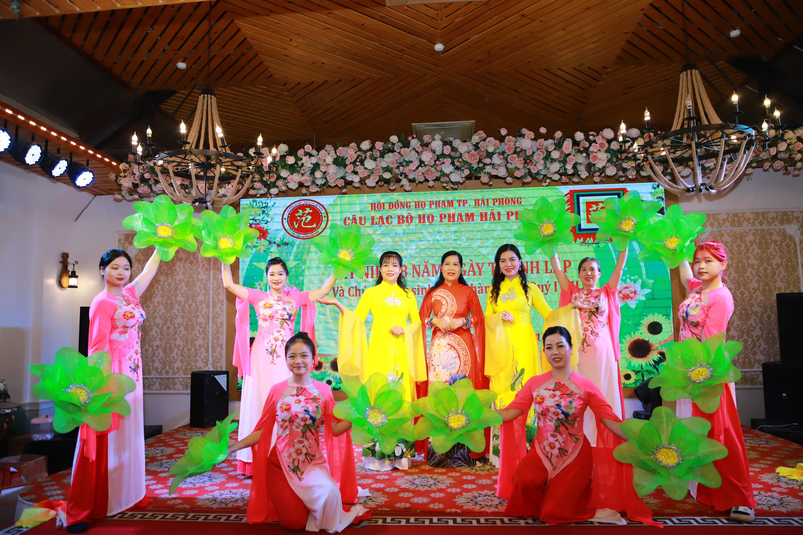 Những tiết mục văn nghệ chào mừng vô cùng đặc sắc và ấn tượng