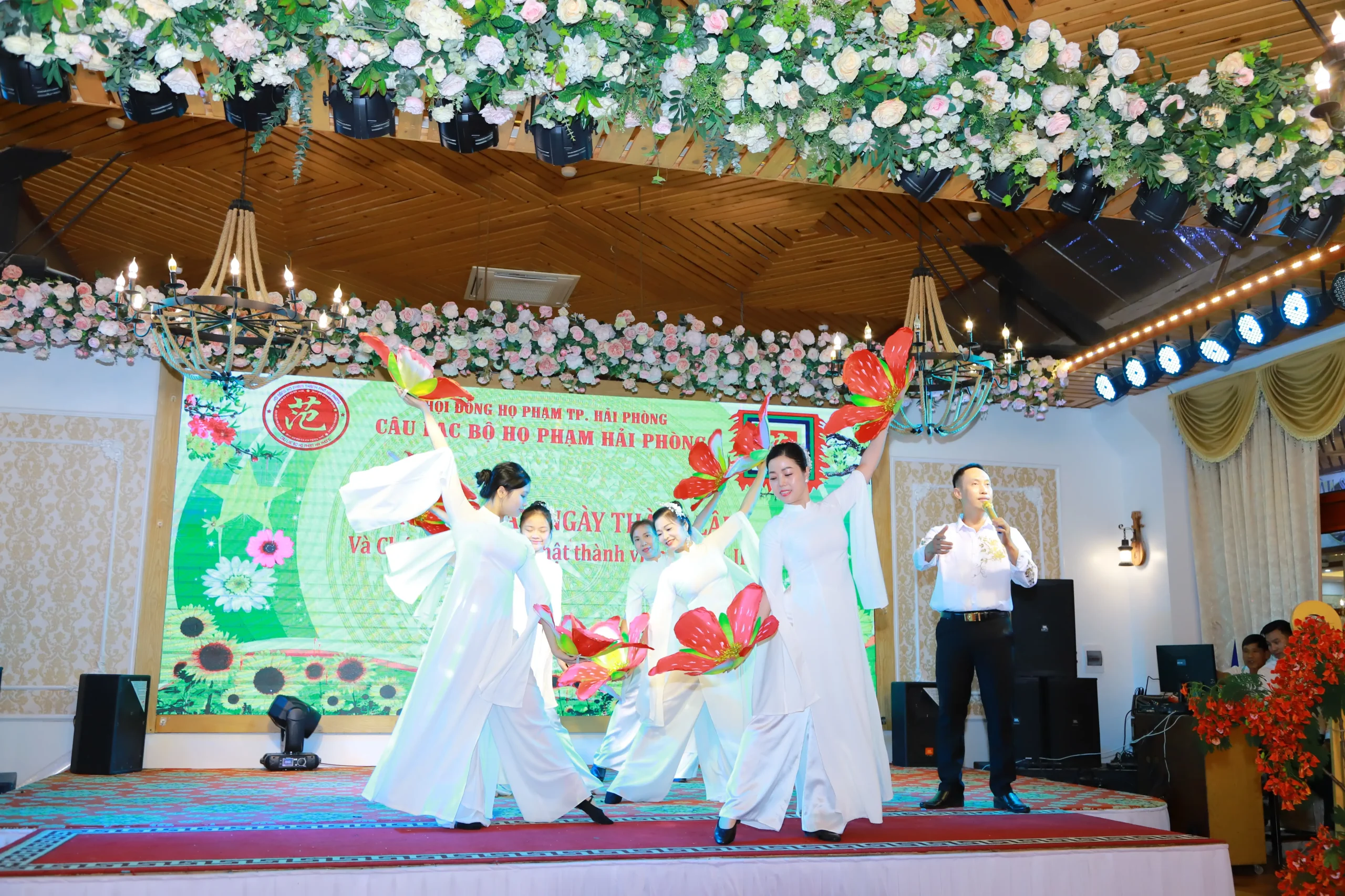 Những tiết mục văn nghệ chào mừng vô cùng đặc sắc và ấn tượng