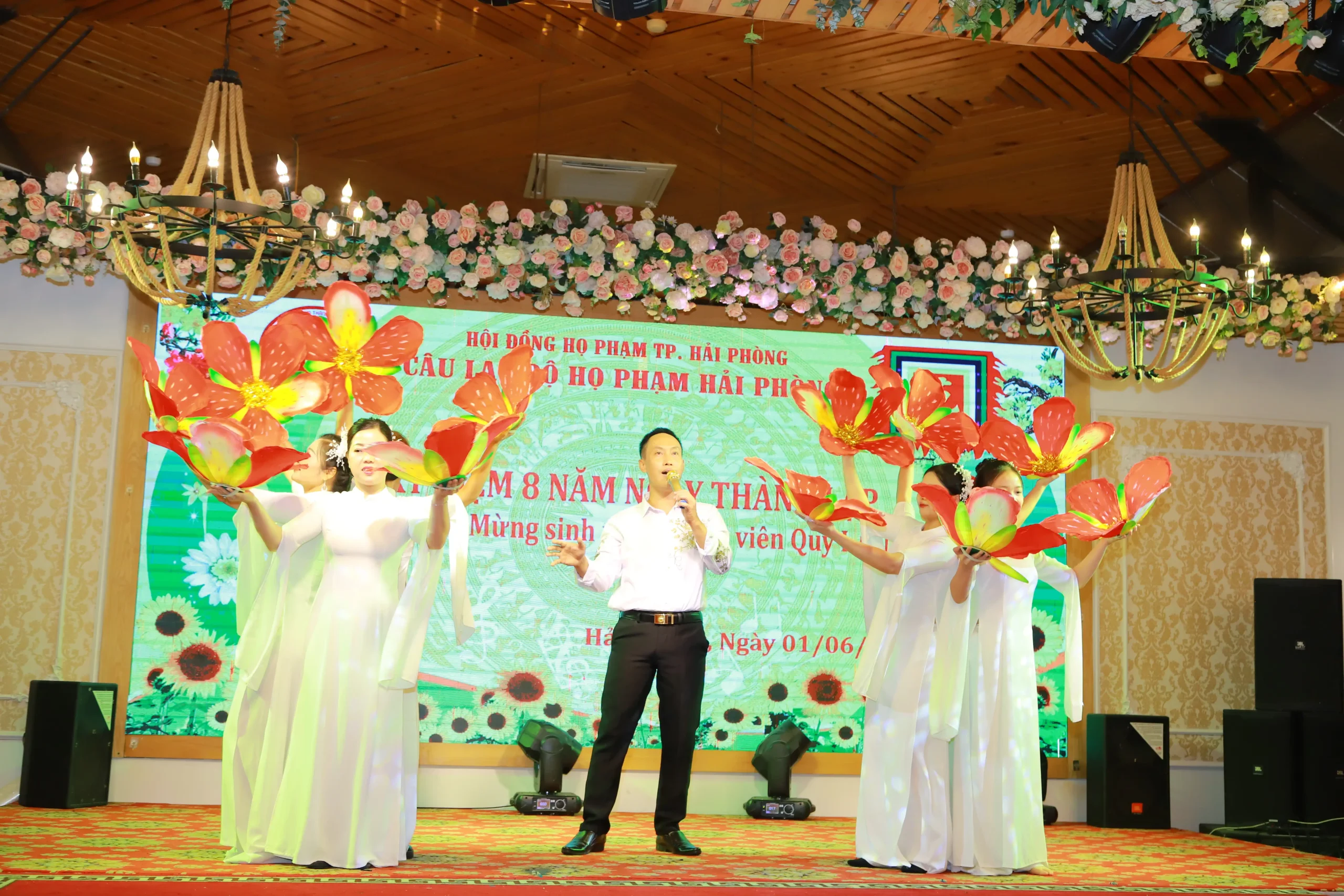 Những tiết mục văn nghệ chào mừng vô cùng đặc sắc và ấn tượng